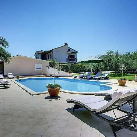 Apartment Zum Sandstrand Sind Es Wenige Gehminuten - Geniessen Sie Aber Auch Zeit Am Pool Medulin