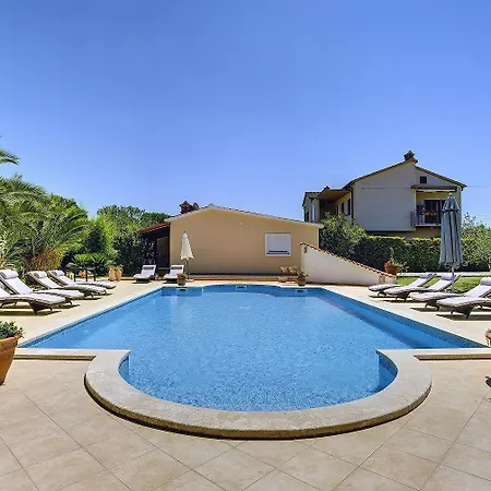 Zum Sandstrand Sind Es Wenige Gehminuten - Geniessen Sie Aber Auch Zeit Am Pool Apartment