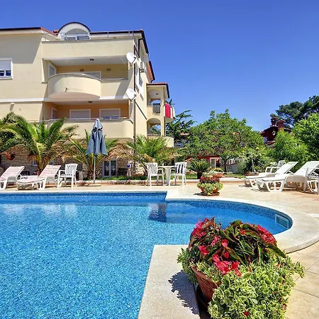 Zum Sandstrand Sind Es Wenige Gehminuten - Geniessen Sie Aber Auch Zeit Am Pool Διαμέρισμα *