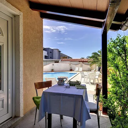 Zum Sandstrand Sind Es Wenige Gehminuten - Geniessen Sie Aber Auch Zeit Am Pool Appartement *